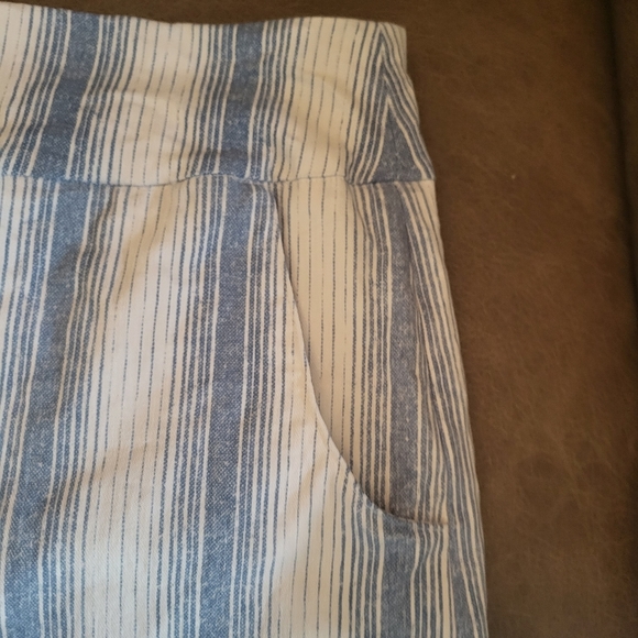 16P Zac & Rachel blue & white pin stripe pull on stretch skort - Picture 2 of 5
